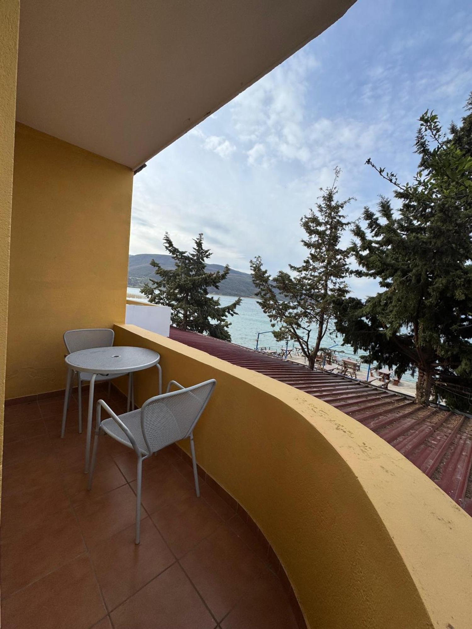 Hotel Restorant Leza Lini Buitenkant foto