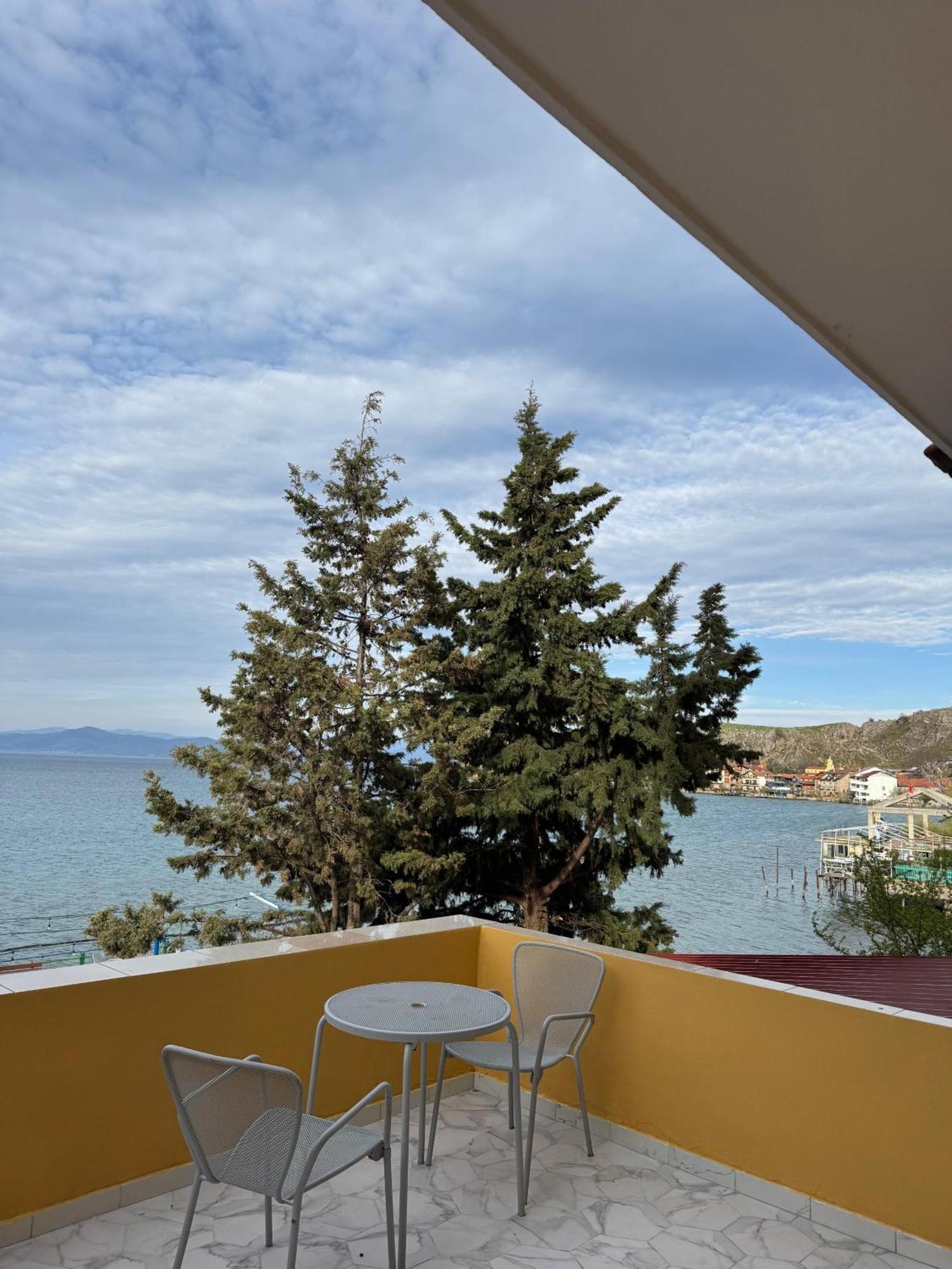 Hotel Restorant Leza Lini Buitenkant foto